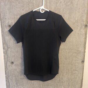 Lululemon Mens Medium Black Gray Mesh Short Sleeve T-Shirt Top Yoga Gym